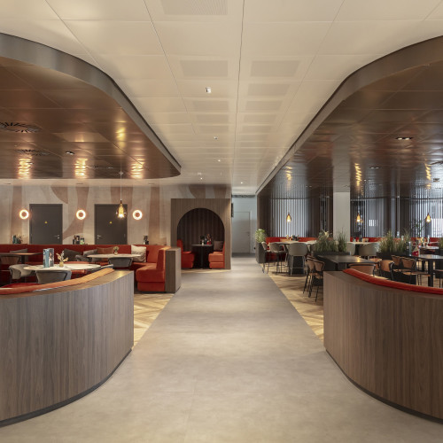 Hermes Plaza – Modern plafondconcept in brons en wit