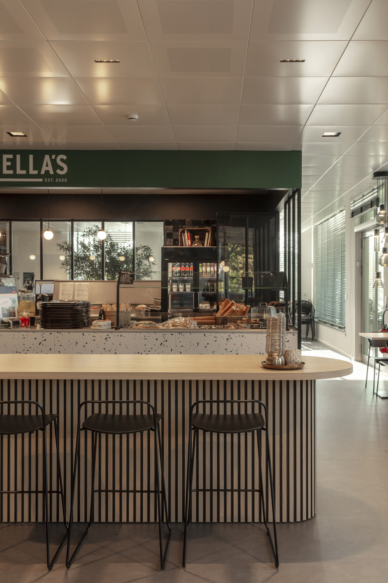 Hermas Plaza - restaurant
